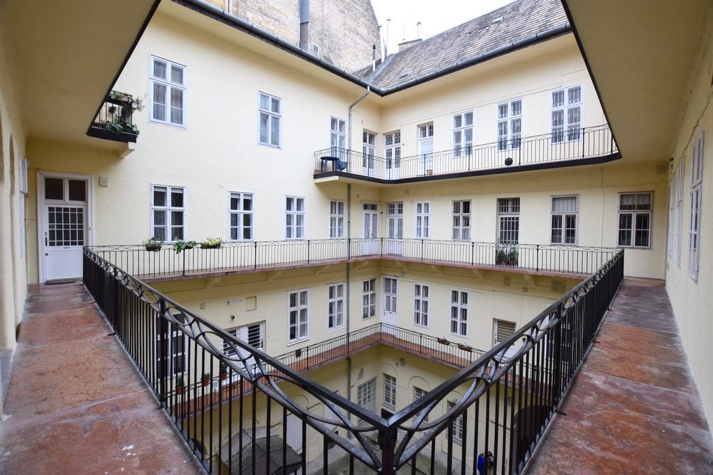 Standard Apartment By Hi5 - Chainbridge Budapeste Exterior foto